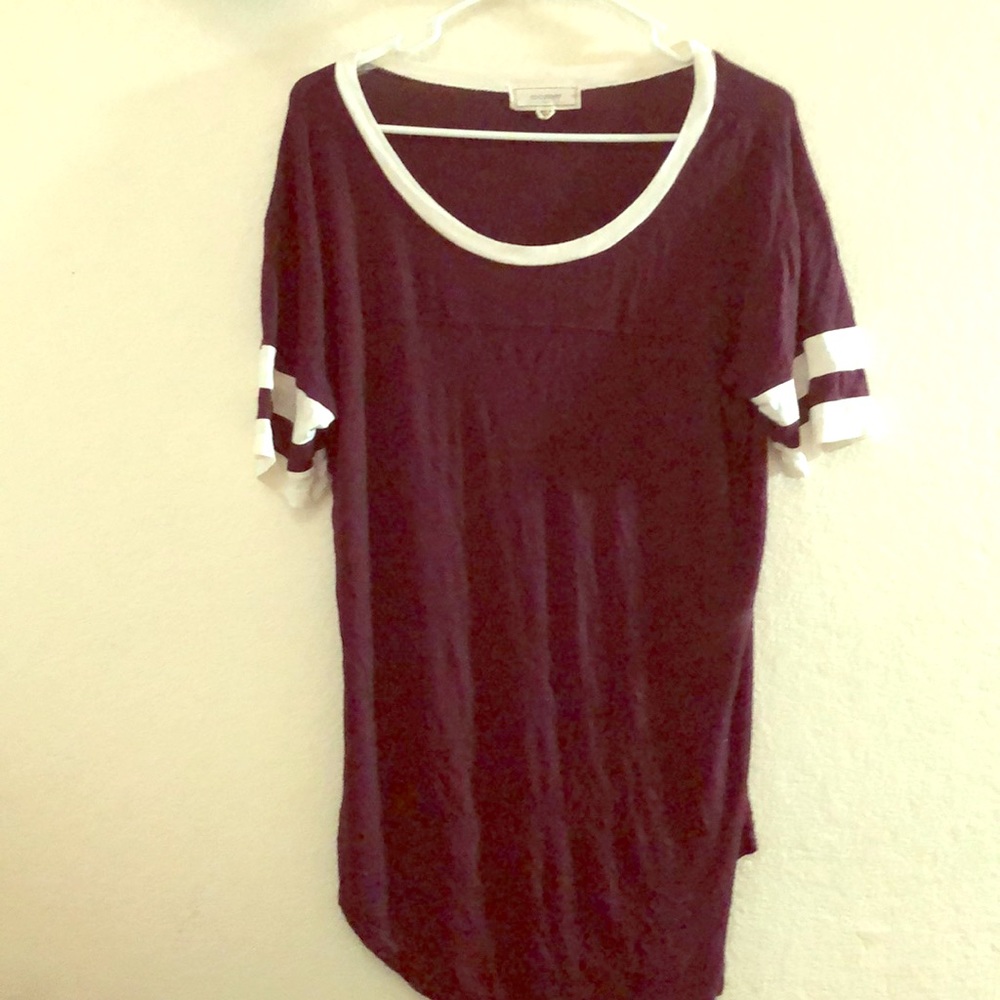Short sleeve maroon shirt